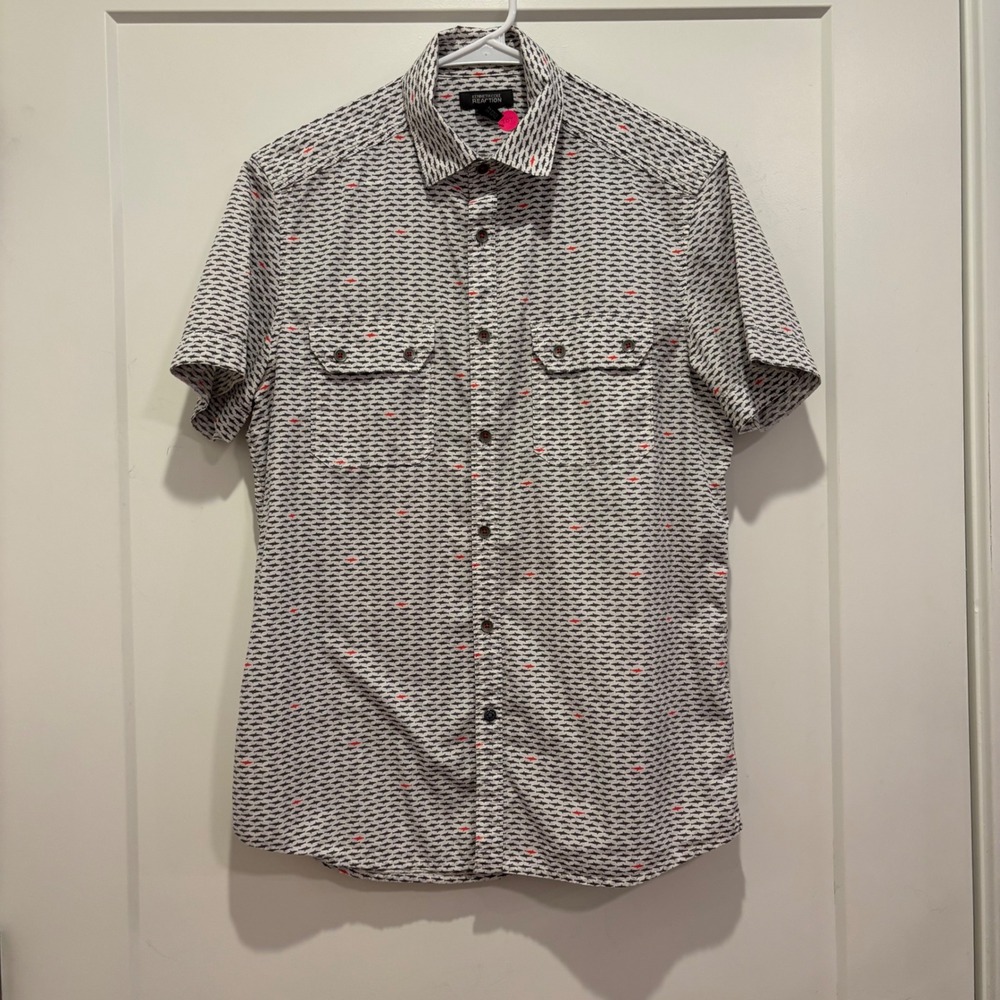 Kenneth Cole Reaction Mens Shark Print Short Sleeve Button Down Shirt Small Grey